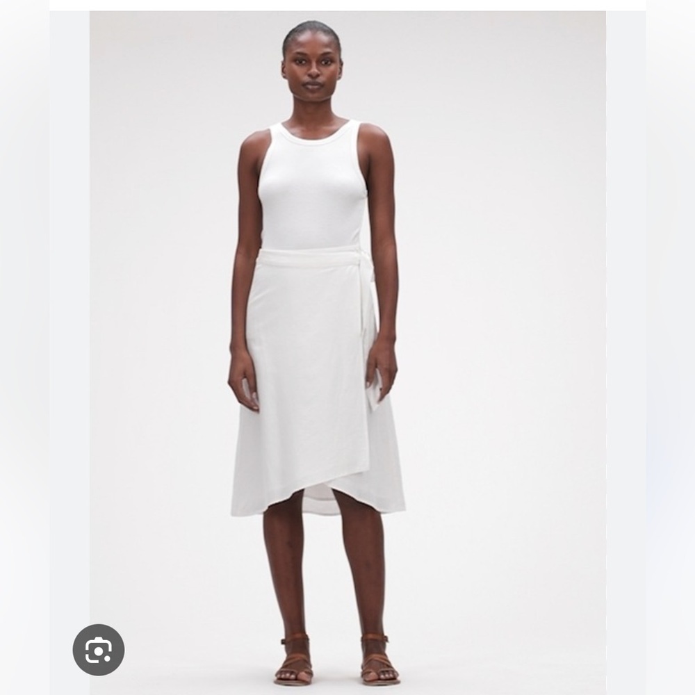 GAP WHITE LINEN BLND WRAP SKIRT . Size Xs P. New